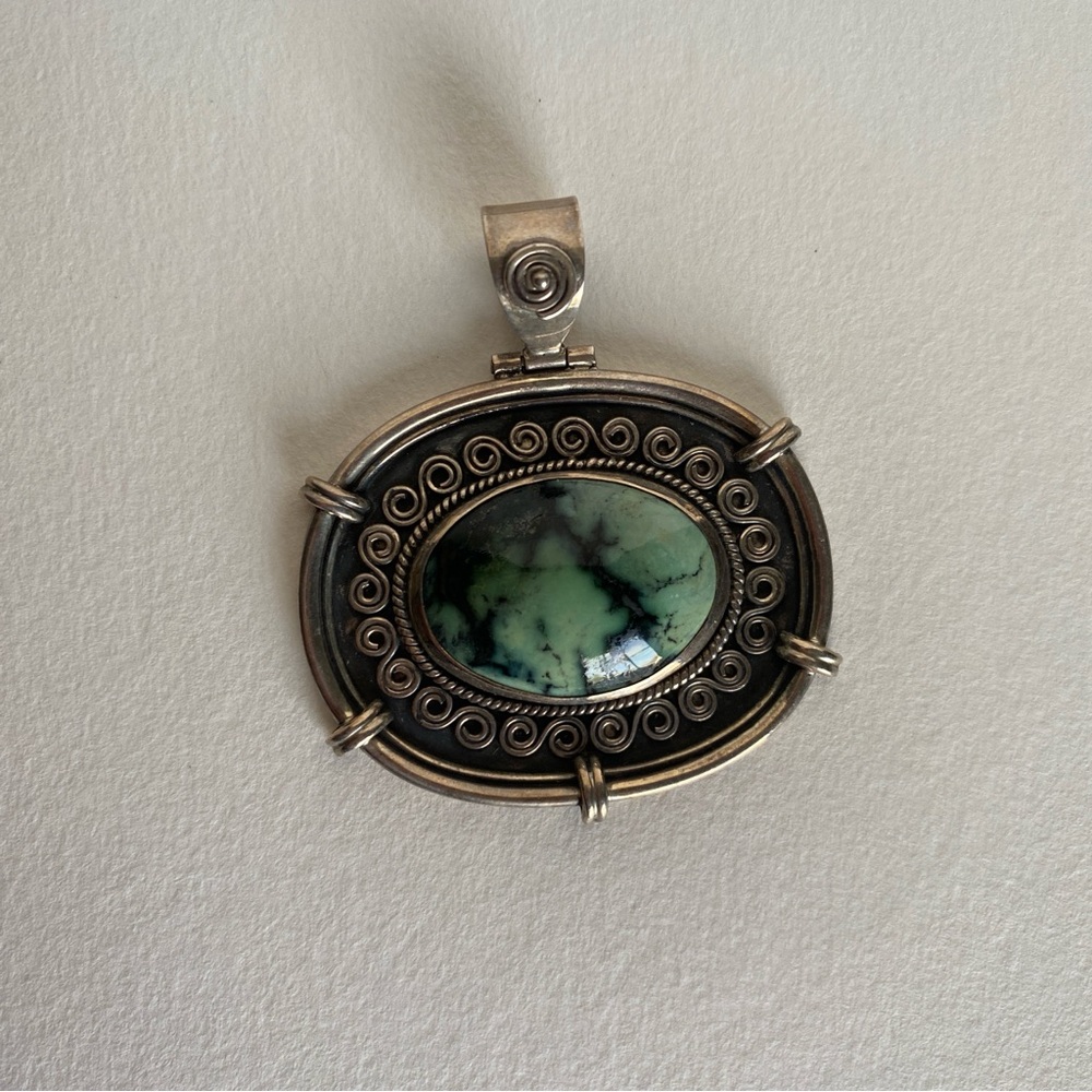 Stunning Sterling Silver Pendant with Turquoise